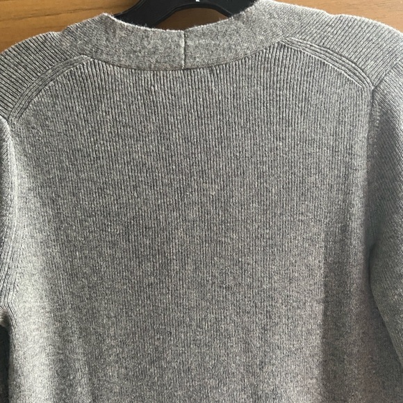 Banana Republic V-Neck Wool Cashmere women’s Medium M Sweater NWT - Picture 7 of 14
